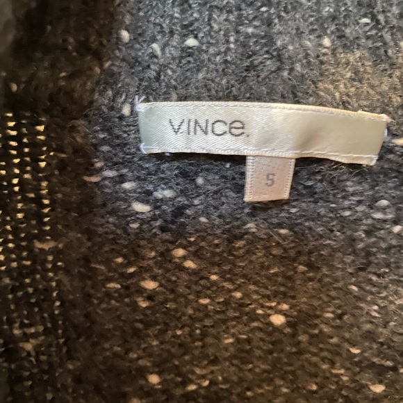 100% cashmere charcoal grey sweater with shawl collar and pouch pocket - Picture 2 of 6